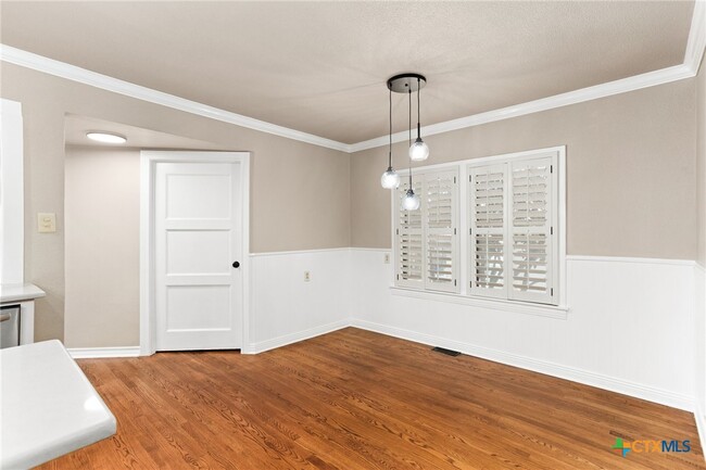 Building Photo - 260 S Hickory Ave