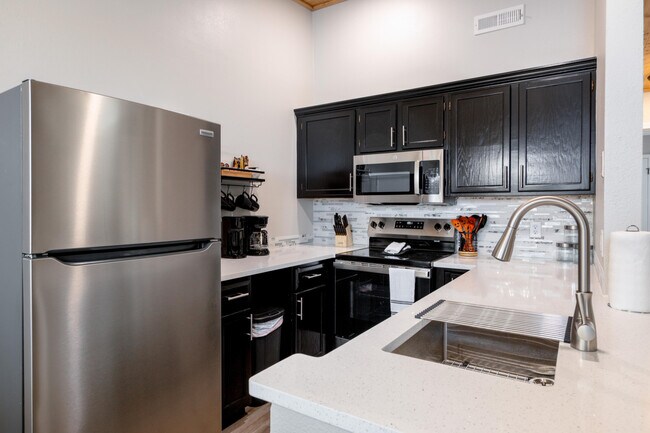 Building Photo - 235 Ozark Mountain Resort Dr