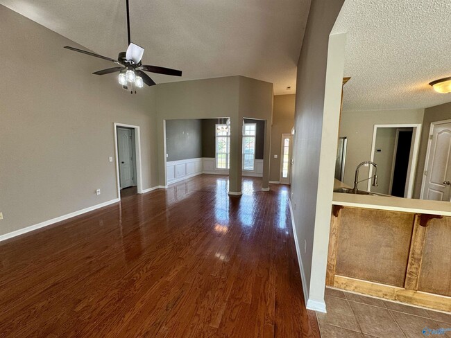 Building Photo - 104 Appleberry Ln