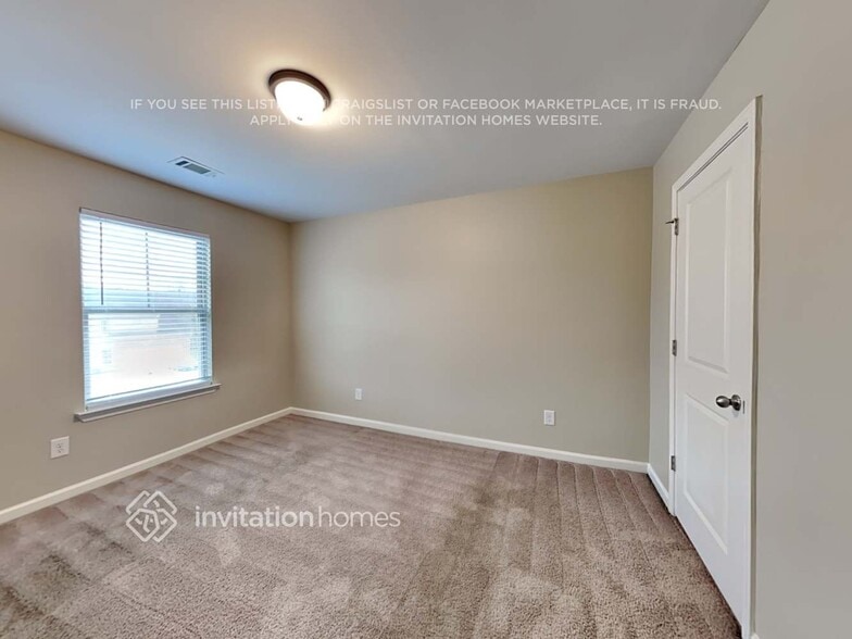 Building Photo - 490 Village Broad St