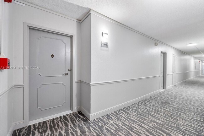 Building Photo - 336 N Birch Rd