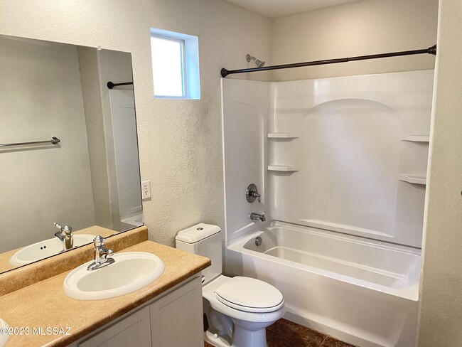 Building Photo - 10573 E Pleasant Pasture Dr