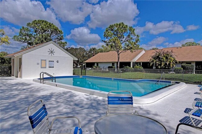 Building Photo - 5256 Myrtlewood Rd #22