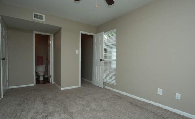 Building Photo - 1 bedroom in League City TX 77573