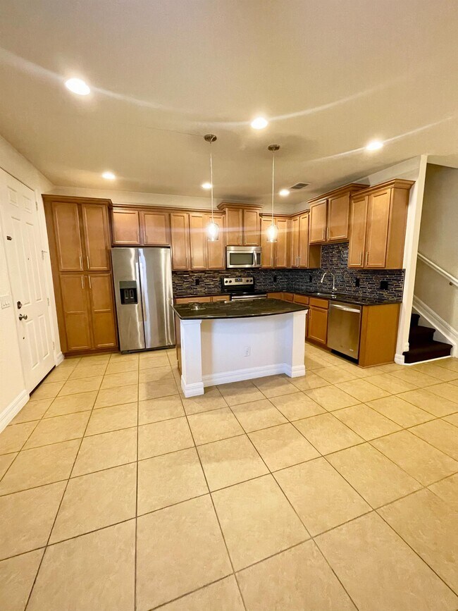 Building Photo - 10132 Eagle Creek Center Blvd