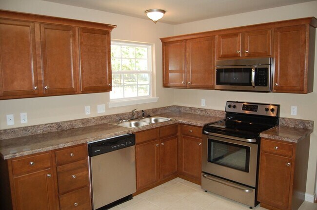 Building Photo - Charming 3 Bedroom 1.5 Bath Home
