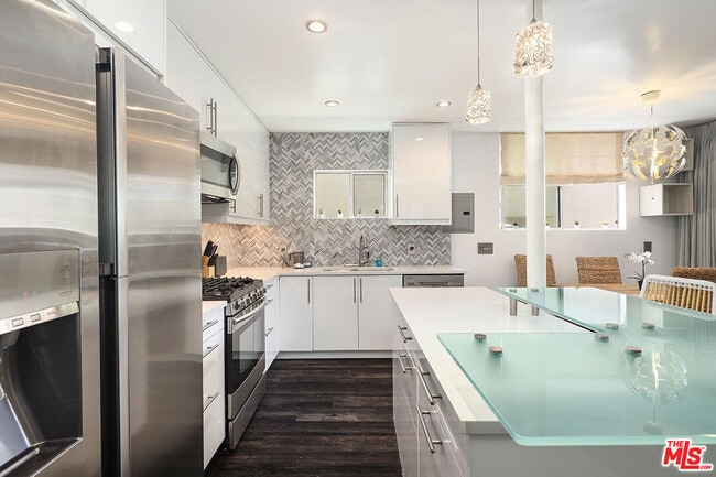 Building Photo - 472 Rosecrans Ave