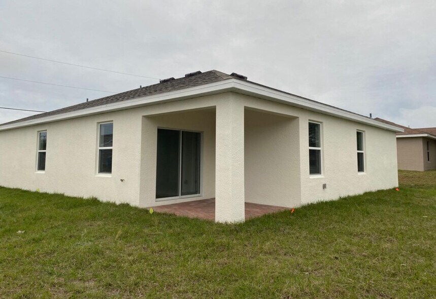 Building Photo - 1207 SW Embers Ter