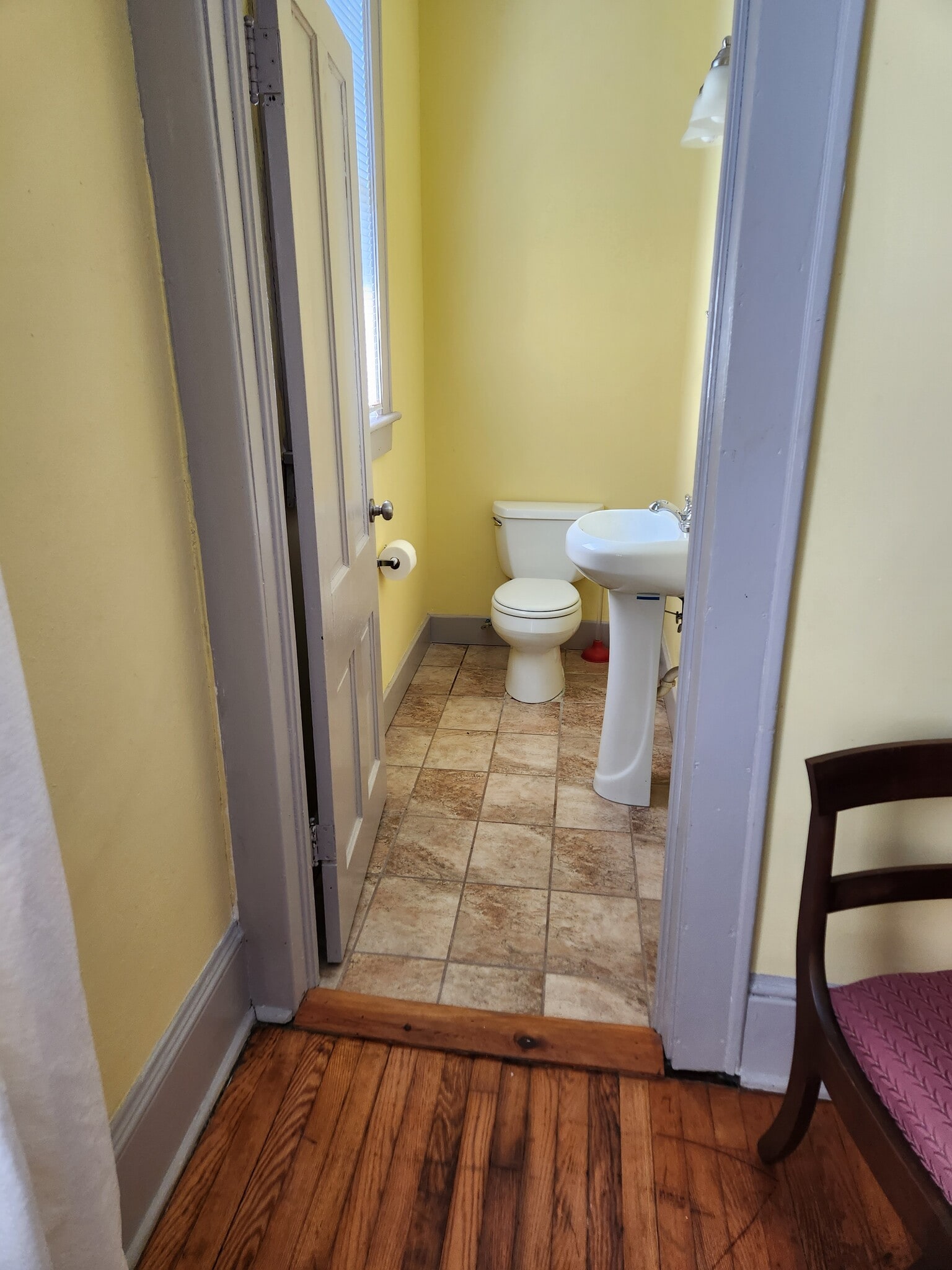 Half bath - 1302 E Victory Dr