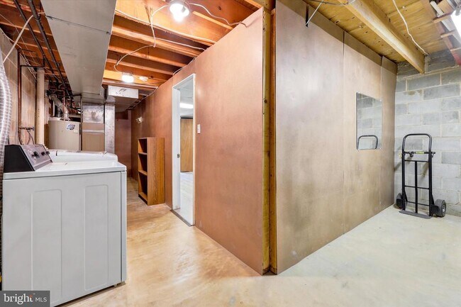 Building Photo - 704 Keely St