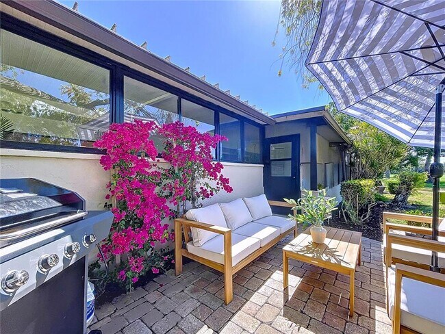 Building Photo - 4646 La Jolla Dr