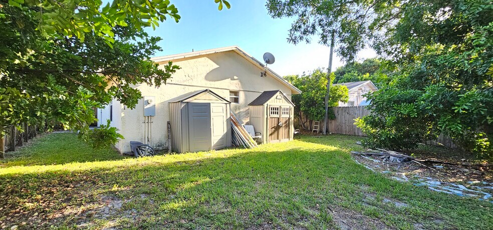 Building Photo - 2311 Coolidge St