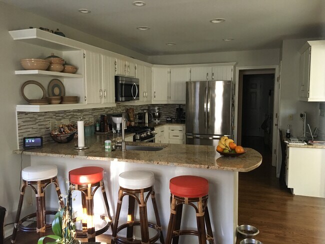 Building Photo - 705 Spring House Circle