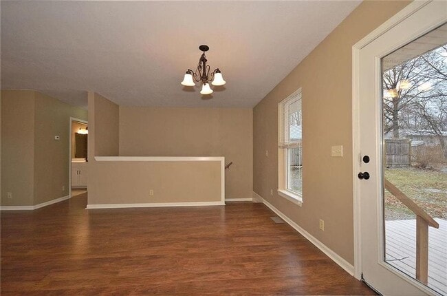 Building Photo - 6130 NE Vivion Rd