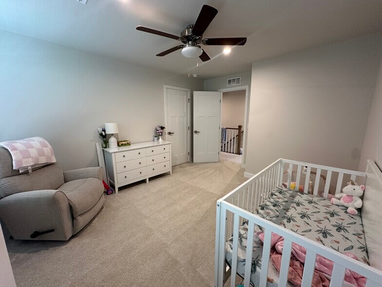 Building Photo - 1349 Crescent Ridge Dr