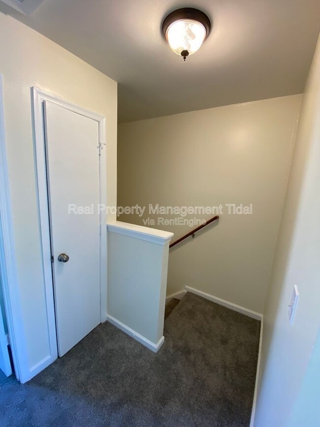 Building Photo - 726 19th St