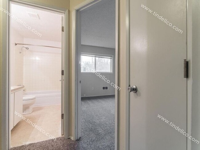 Building Photo - Charming Townhouse Style Home in Multnomah...