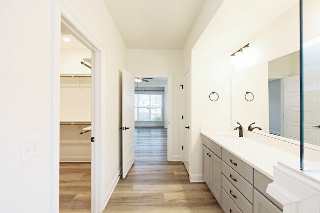 Building Photo - Pet-Friendly Old Trail Home With Fenced Yard