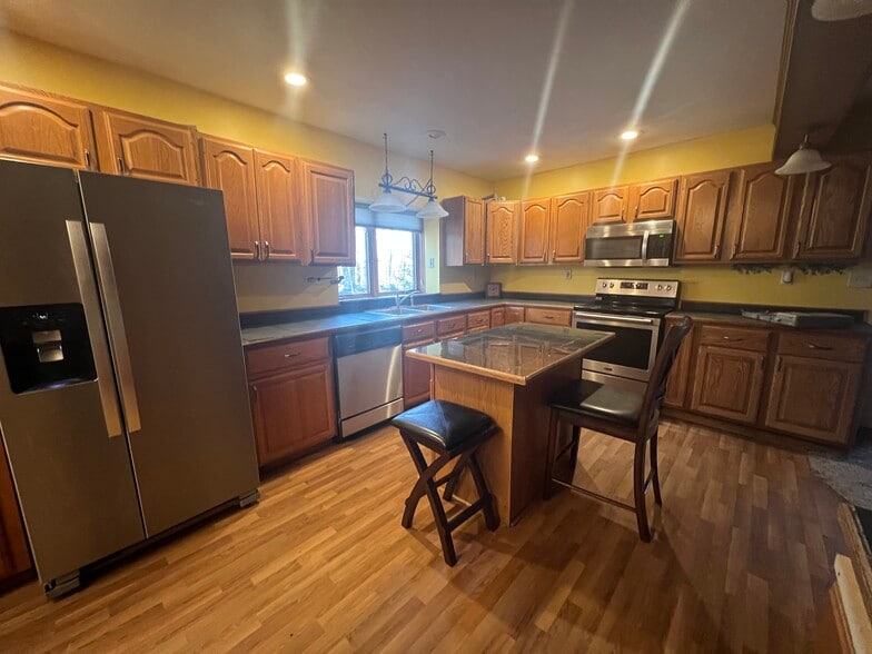 Building Photo - 4561 Island View Dr NE