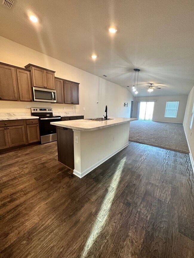 Building Photo - 108 Teakwood Dr