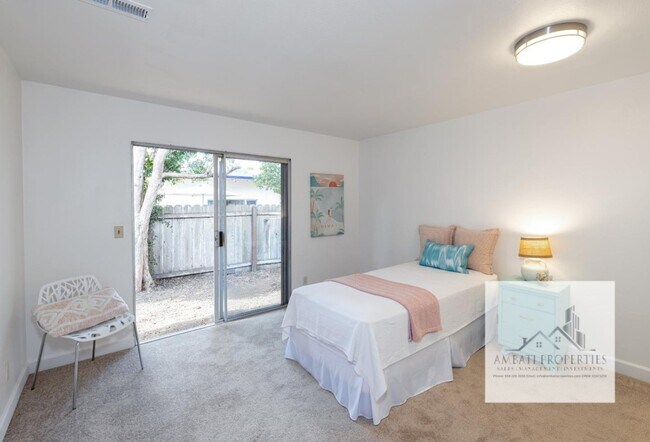 Building Photo - Monthly Rental Opportunity: Charming Singl...