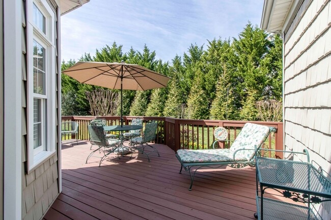 Building Photo - SHORT TERM - FURNISHED OR UNFURNISHED - SINGLE FAMILY - RBYCC