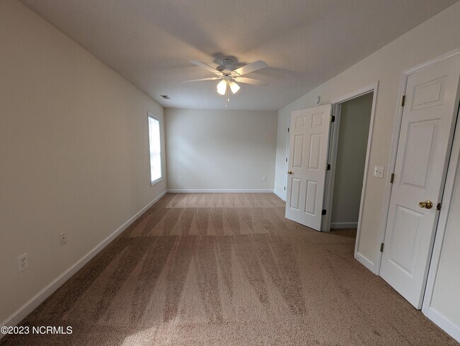 Building Photo - 6010 Larson Pl