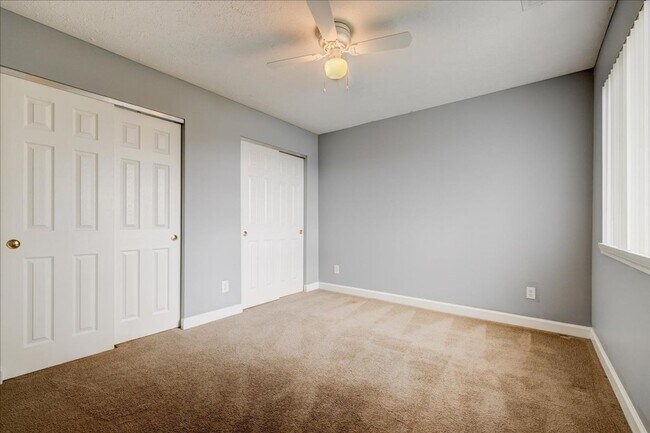 Building Photo - 3 bedroom 2 Bath Large Apartment Home $1,569/mo Rent