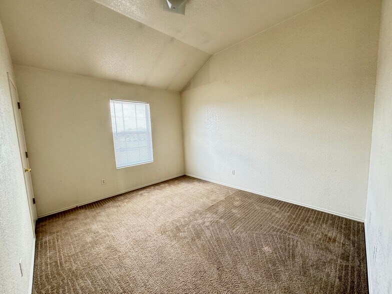Building Photo - 1706 Tanner Cir