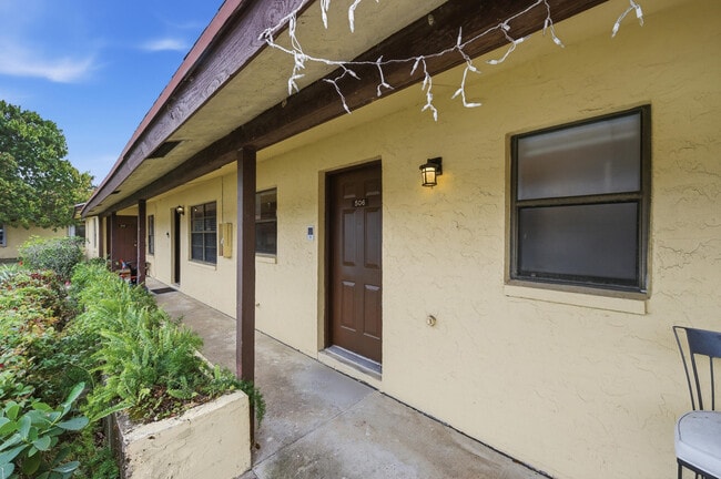 Building Photo - 506 Glenwood Dr