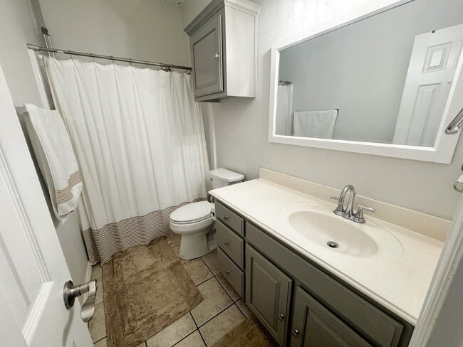 Building Photo - Beautiful Keene Home - 5 Bedroom, 2.5 Bath