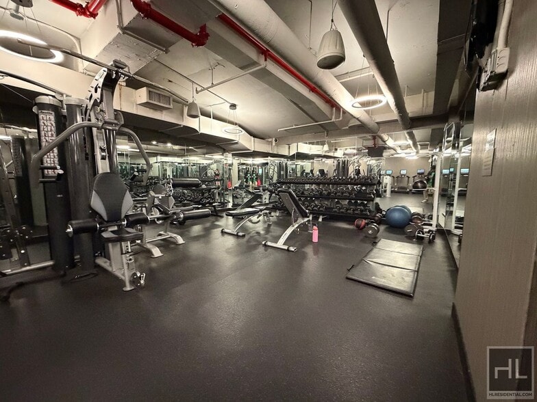 Building Photo - East 39th Street