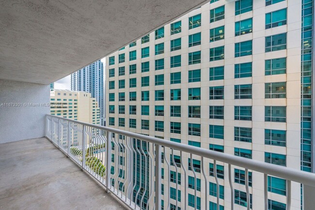 Building Photo - 1200 Brickell Bay Dr