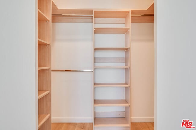 Building Photo - 1414 S Beverly Dr