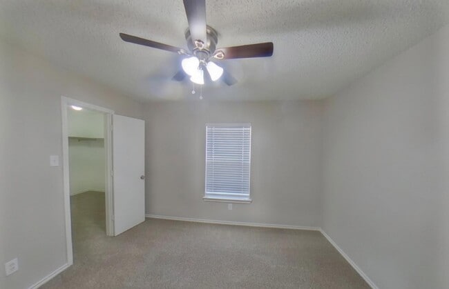 Building Photo - Modern 4-Bedroom Sanctuary in a Sought-After Location