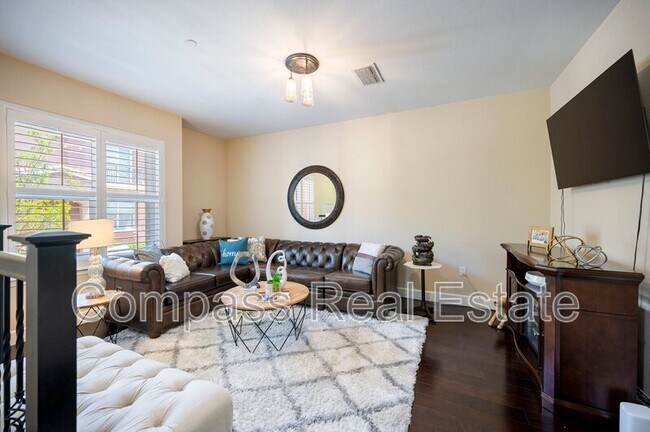 Building Photo - 265 Esfahan Ct