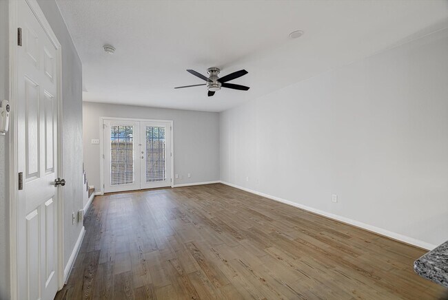 Building Photo - 424 15th St