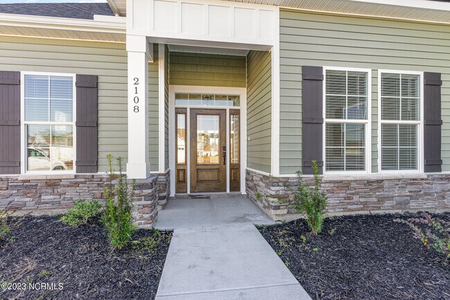 Building Photo - 2108 Stonecrest Dr NW