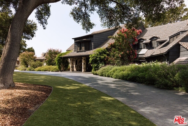Building Photo - 3100 Mandeville Canyon Rd