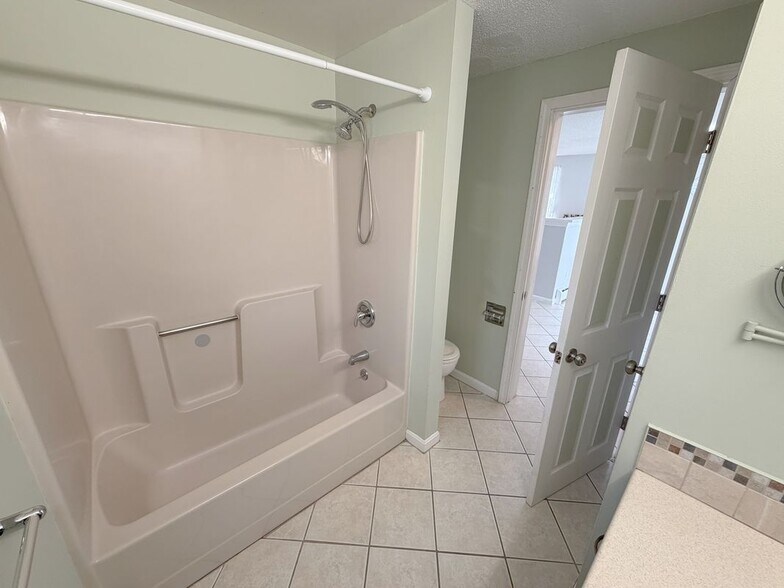 Building Photo - 76 Ode Way