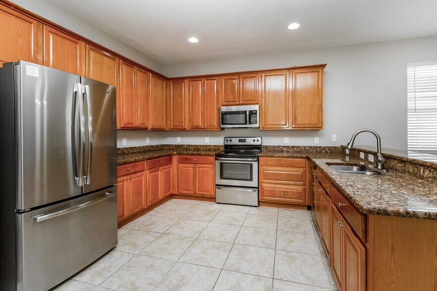 Building Photo - 513 Bella Rosa Cir