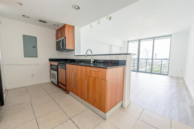 Building Photo - 325 S Biscayne Blvd