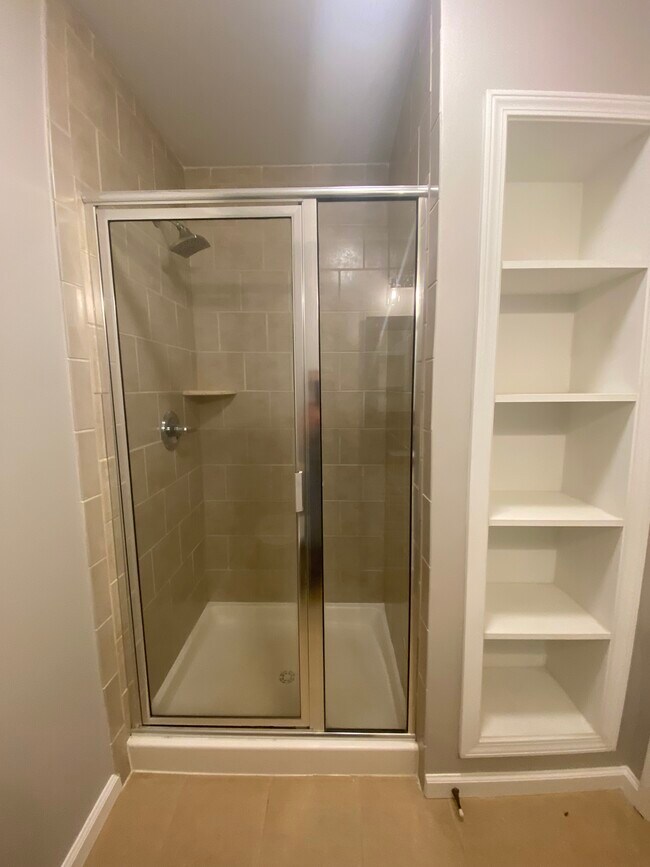 bathroom 2 - 1118 Old Roswell Rd