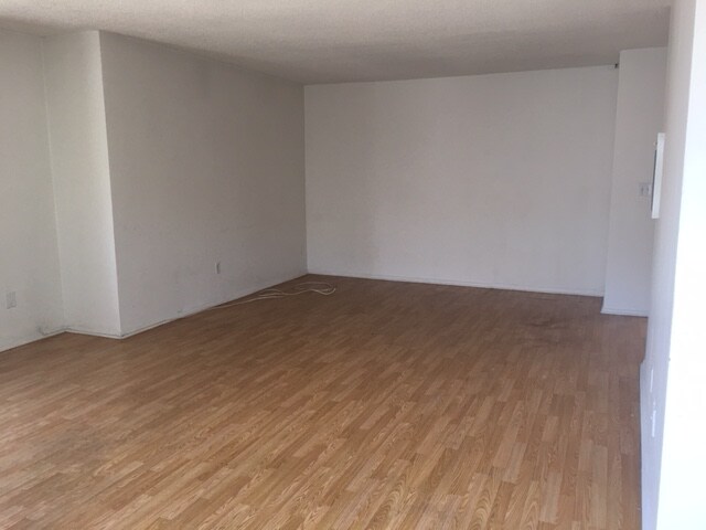 Building Photo - 117 Catamaran St