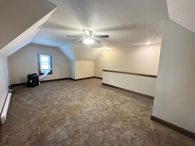 Building Photo - 2174 Arlington Ave