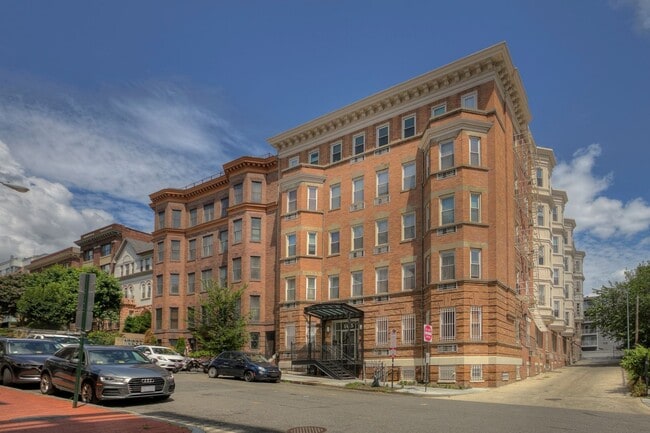 Building Photo - Spacious Two Bedroom Off 14th St. Corridor!