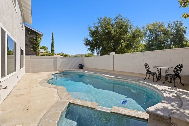 Building Photo - Beautifully Updated Home in Lake Lindero