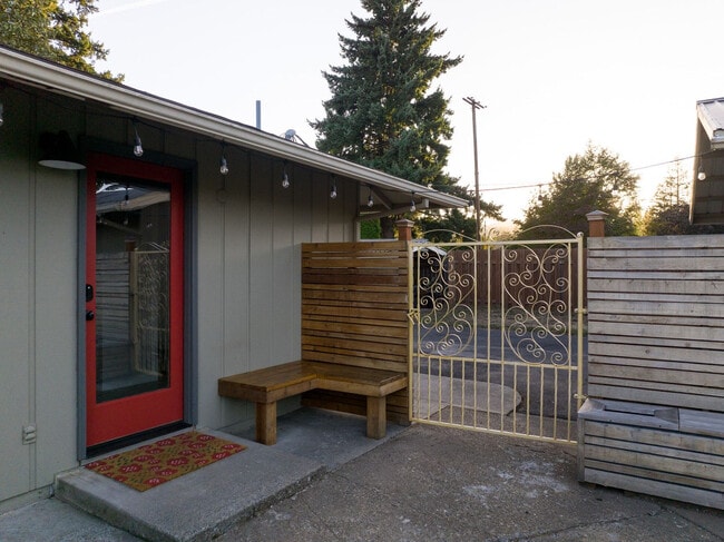 Building Photo - 4264 Belmont Dr