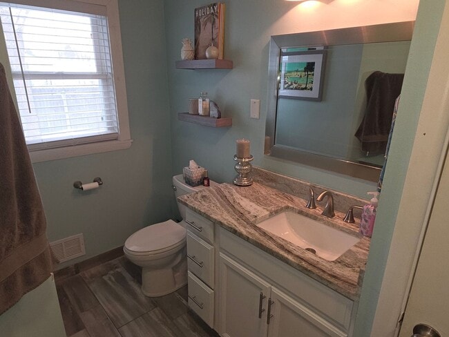 Building Photo - Updated 3 bedroom Kenosha ranch