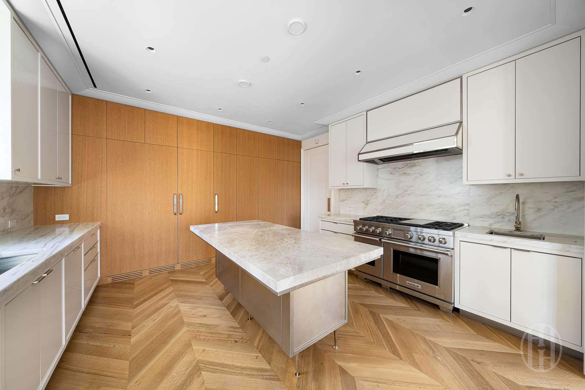 Building Photo - 109 E 79th St